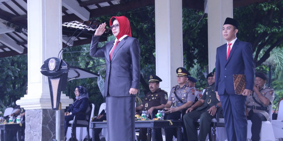 Diguyur Gerimis, Pemkab Sidoarjo Tetap Semangat Gelar Upacara Peringatan Hari Otonomi Daerah Ke-XXVIII