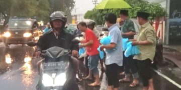 Seluruh Anggota PWI Sidoarjo Bergerak Berbagi Takjil