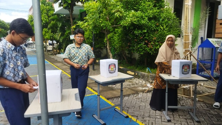 Siswa SMPIT Inka Belajar Demokrasi Melalui Pemilihan Ketua OSIS