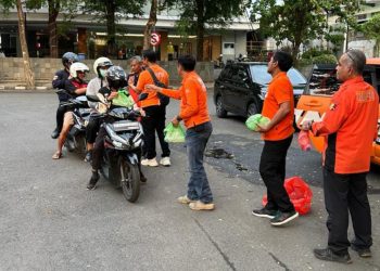 Inafis Polrestabes Surabaya Peduli Sesama dengan Berbagi Takjil