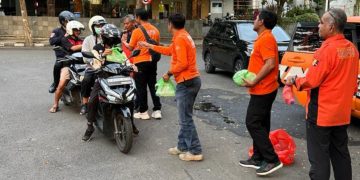 Inafis Polrestabes Surabaya Peduli Sesama dengan Berbagi Takjil