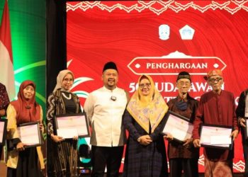 Pj. Gubernur Jatim Adhy Karyono Apresiasi Bupati Yani Berikan Penghargaan kepada 50 Seniman/Budayawan Gresik