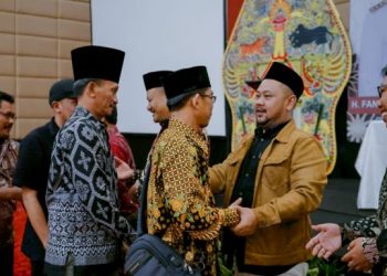 Bupati Gresik Ajak Solidaritas Kades untuk Peduli Korban Bencana Bawean