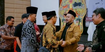 Bupati Gresik Ajak Solidaritas Kades untuk Peduli Korban Bencana Bawean