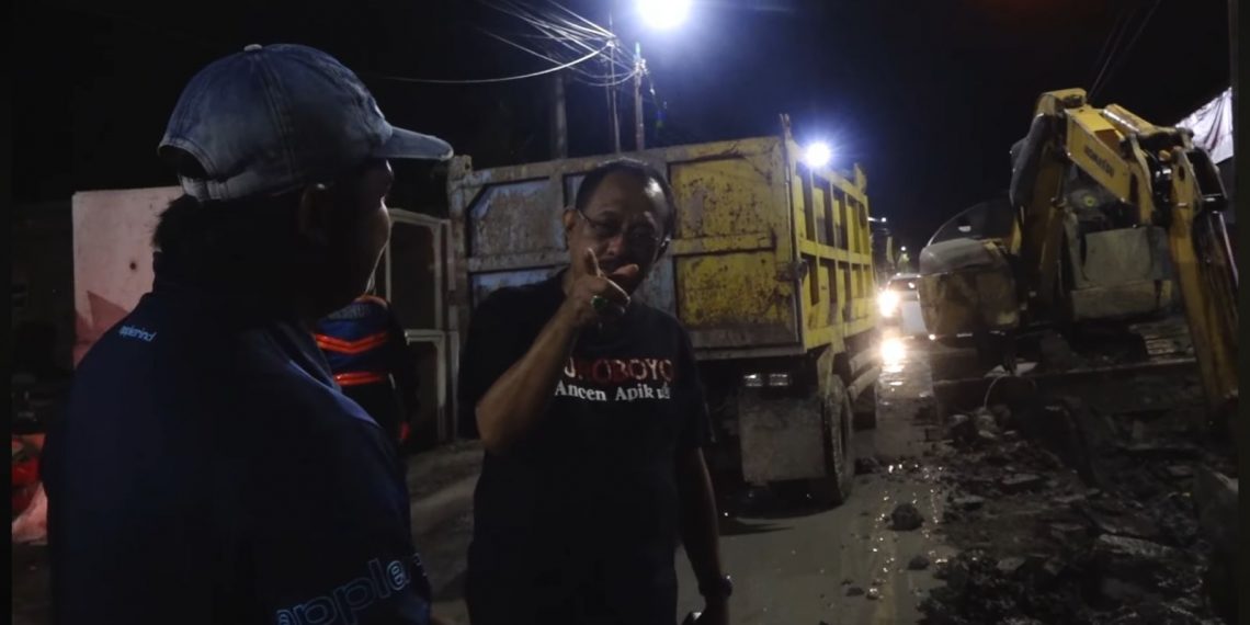 Tengah Malam, Wawali Armuji Pastikan Pembangunan Saluran Tak Hambat Jaringan Utilitas