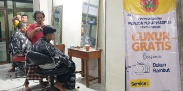 Heboh Ramadan, Pemuda Muhammadiyah Sidayu Layani Cukur Gratis
