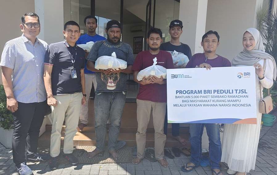 BRI Branch Office Sidoarjo Berbagi Paket Sembako Melalui Yayasan Insan Kurnia