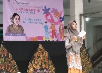 Geguritan Warnai Peringatan Hari Kartini SMP PGRI 1 Buduran