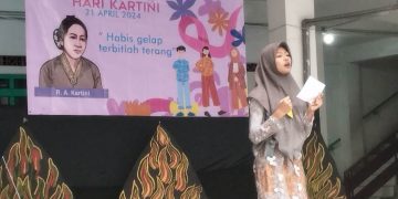 Geguritan Warnai Peringatan Hari Kartini SMP PGRI 1 Buduran