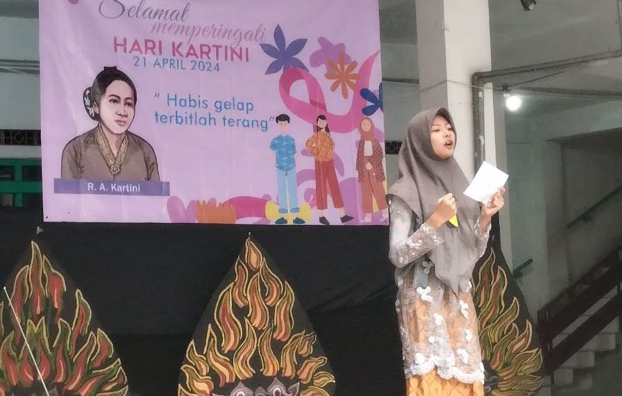 Geguritan Warnai Peringatan Hari Kartini SMP PGRI 1 Buduran