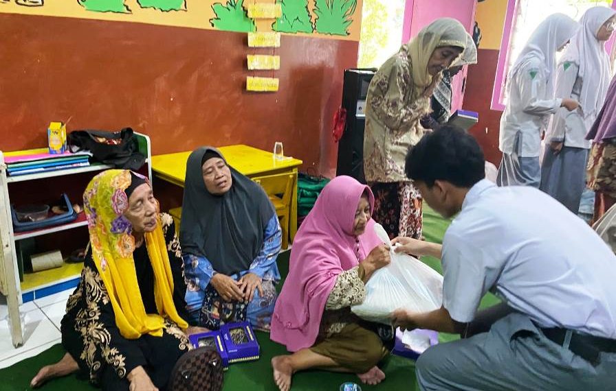 Siswa SMA Al Muslim Sempurnakan Syawal Dengan Berbagi Sesama