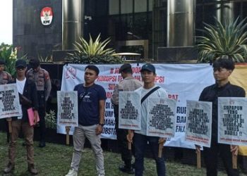 Unjuk Rasa di Depan Gedung Merah Putih, KMSS Minta KPK Tahan Gus Muhdlor dan Periksa RSUD Sibar