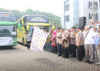 Pemkab Gresik Berangkatkan 18 Bus Mudik Gratis, Angkut 1.030 Penumpang