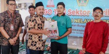 Peduli Nelayan Saat Musim Barat, Bupati Gresik Kembali Gelontorkan Ratusan Paket Sembako