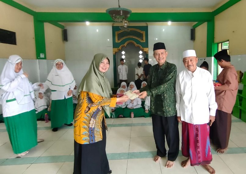 Siswa SD Al Falah Darussalam Doa Bersama dan Baksos di 6 Panti Asuhan