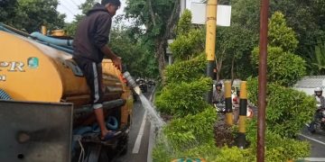 Jaga Keindahan Banyuwangi, Dinas PU CKPP Rutinkan Pemeliharaan Taman Jalur Hijau