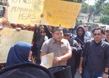 Kebebasan Pers Terancam, Wartawan Banyuwangi Demo Tolak Revisi UU Penyiaran