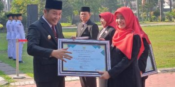 Plt Bupati Sidoarjo Beri Apresiasi Kekompakan Tim Adiwiyata SMPN 2 Wonoayu