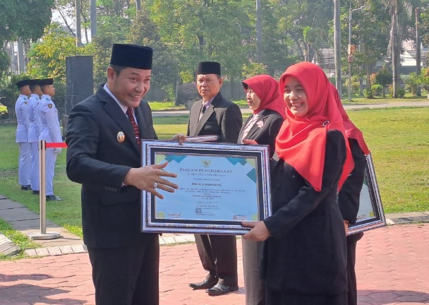 Plt Bupati Sidoarjo Beri Apresiasi Kekompakan Tim Adiwiyata SMPN 2 Wonoayu