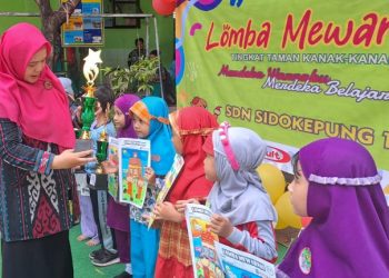 SDN Sidokepung 1 Fasilitasi Ibu dan Anak TK Lomba Mewarnai