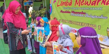 SDN Sidokepung 1 Fasilitasi Ibu dan Anak TK Lomba Mewarnai
