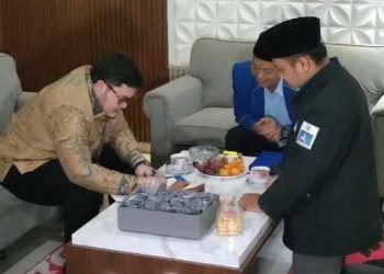 Bacabup Hanindhito Kembalikan Formulir ke Partai Demokrat Kediri