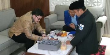 Bacabup Hanindhito Kembalikan Formulir ke Partai Demokrat Kediri