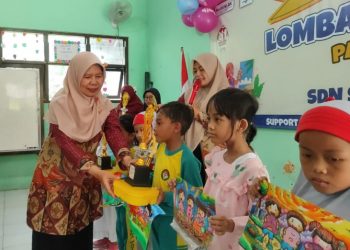 Ratusan Ibu dan Anak Ramaikan Lomba Mewarnai di SDN Sidokepung 2 Buduran