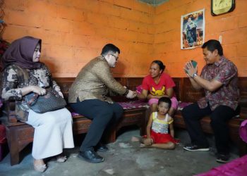 Mas Ditho Fasilitasi Pengobatan Kepada Bocah Pengidap Tumor di Kediri