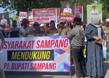 Ribuan Warga Beri Dukungan Semangat kepada Pj Bupati Sampang