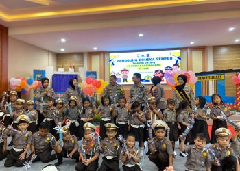 Unik, Polres Kediri Edukasi Tertib Berlalu Lintas Pada Anak Lewat Panggung Boneka Semeru