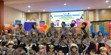 Unik, Polres Kediri Edukasi Tertib Berlalu Lintas Pada Anak Lewat Panggung Boneka Semeru