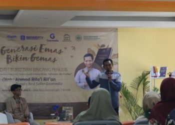 Penulis Buku ‘Best Seller’ Ahmad Rifa’i Kobarkan Semangat Menulis di Smamsatu