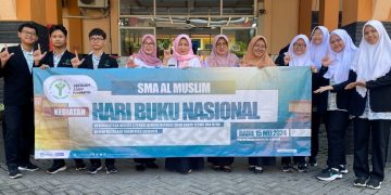 Siswa SMA Al Muslim Bagikan Buku Karyanya ke Perpustakaan Sidoarjo