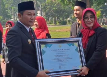 Plt Bupati Beri Apresiasi Kepala SMPN 4 Sidoarjo Sebagai KSPSTK Terbaik Nasional