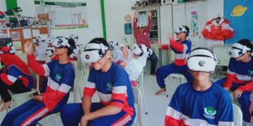 Ketika Teknologi Virtual Relity Mengaduk-aduk Emosi Siswa SD Almadany