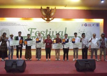 SMA Negeri 15 Surabaya Juara I Lomba Musikalisasi Puisi BBJT 2024