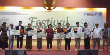 SMA Negeri 15 Surabaya Juara I Lomba Musikalisasi Puisi BBJT 2024