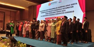 Lantik 54 Anggota Panwaslu Kecamatan, Bawaslu Sidoarjo Tekankan Integritas Adhoc