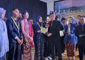 Pengumuman Prestasi Ramaikan Suasana Purna Widya ke 45 SMK Negeri 1 Sidoarjo