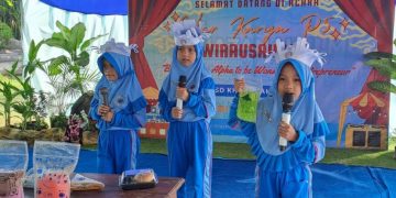 Ajari Siswanya Untuk Berwirausaha SD Khazanah Ilmu Gelar Karya P5