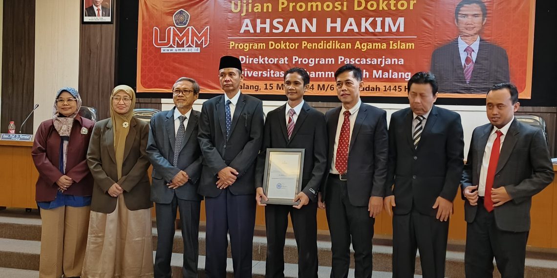 Meneliti Tranformasi Pembelajaran PAI, Ahsan Hakim Raih Gelar Doktor