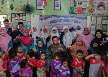 Peringati Hari Buku Nasional, Pustakawan Remaja SMA Al Hikmah Donasikan Ratusan Buku ke TBM Bendul Merisi