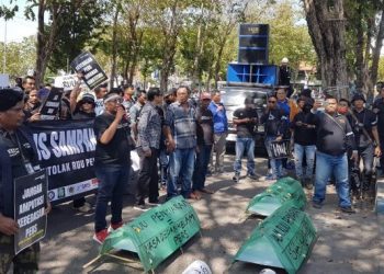 Tolak Pengesahan RUU Penyiaran, Jurnalis Sampang Demo ke DPRD