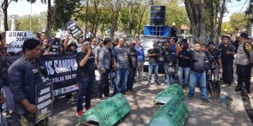 Tolak Pengesahan RUU Penyiaran, Jurnalis Sampang Demo ke DPRD