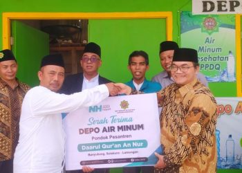 Nurul Hayat Gresik-BMT Mandiri Sejahtera Bantu Depo Air Minum untuk Santri Ponpes Daarul Qur’an An Nur Lamongan