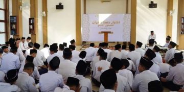 Santri MTs Refah Islami Jalani Ujian Tahfidz secara Terbuka