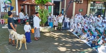 Praktik Menyembelih Hewan Kurban di SD Maarif Jogosari