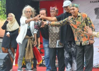 Pakde Karwo: Pameran Dua Perspektif Luar Biasa Berpadu