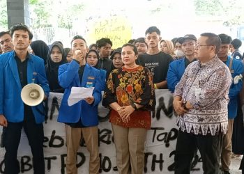 Anggota DPRD Banyuwangi Temui Mahasiswa PMII yang Demo Tolak Tapera, Begini Penjelasannya